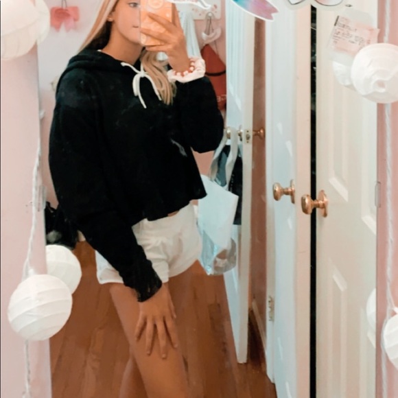 black cropped sweatshirt - Picture 1 of 3